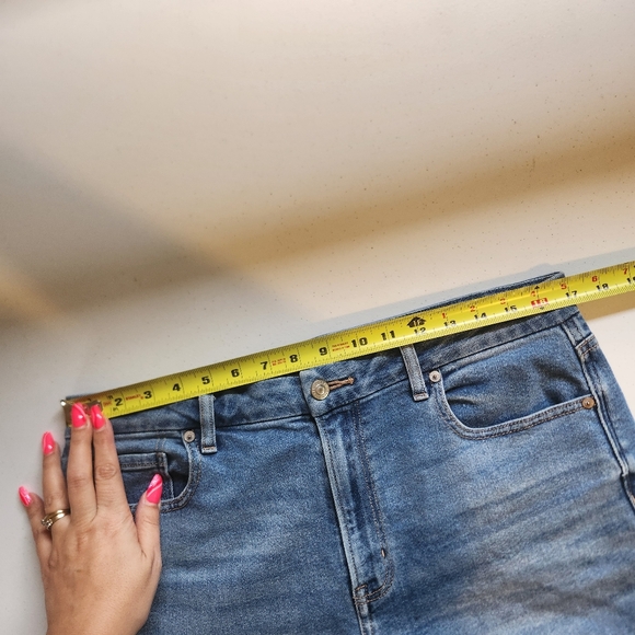 American Eagle Curvy Mom Jeans AEO High Waisted Rise Light Wash Stretch Size 14 - Picture 11 of 13